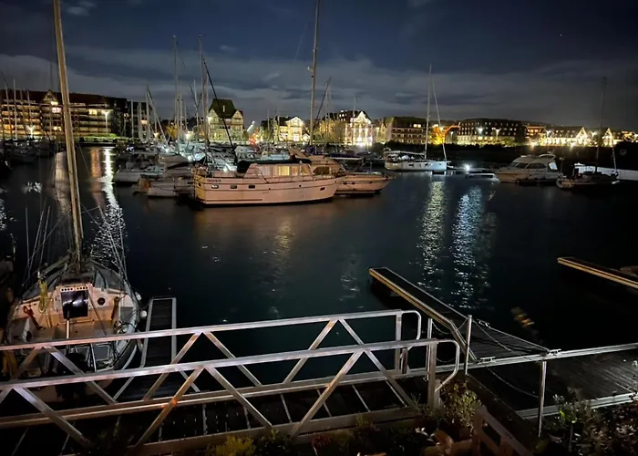 Jetez L'ancre A La Marina De شقة