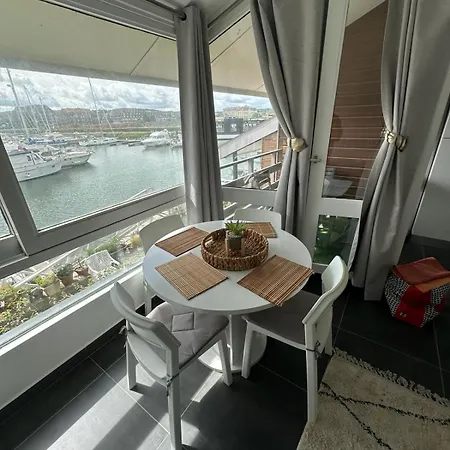 Jetez L'ancre A La Marina De Довиль